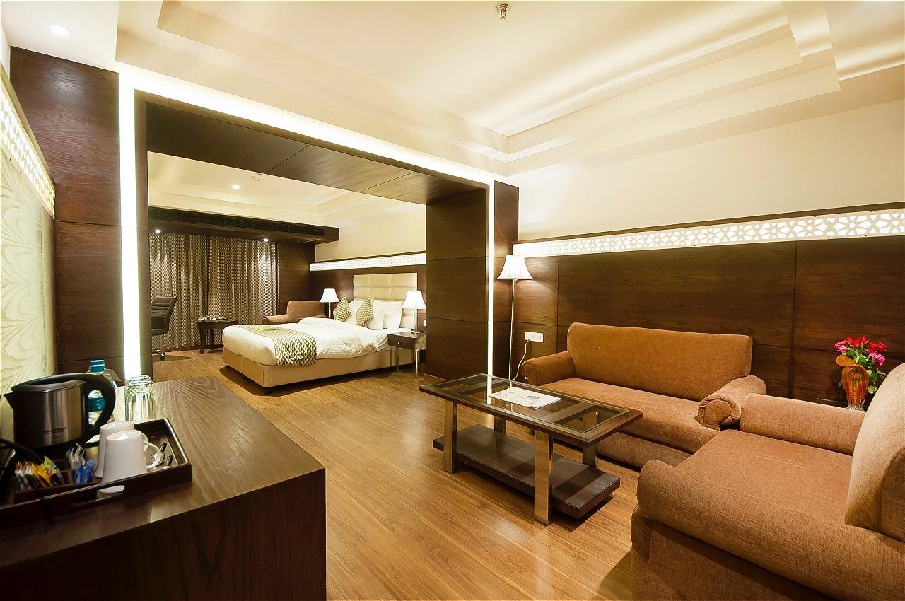 Hotel The Palm Court Ludhiana Exterior foto