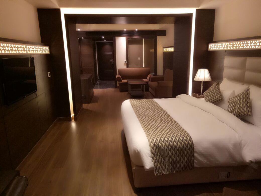 Hotel The Palm Court Ludhiana Exterior foto